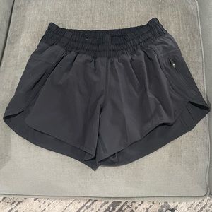 Lulu hotty hot 4 inch short black